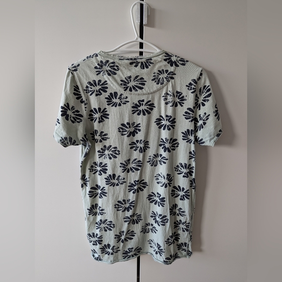 Dstrezzed Menswear Patterned Pale Green T-shirt Size Small - Picture 3 of 3